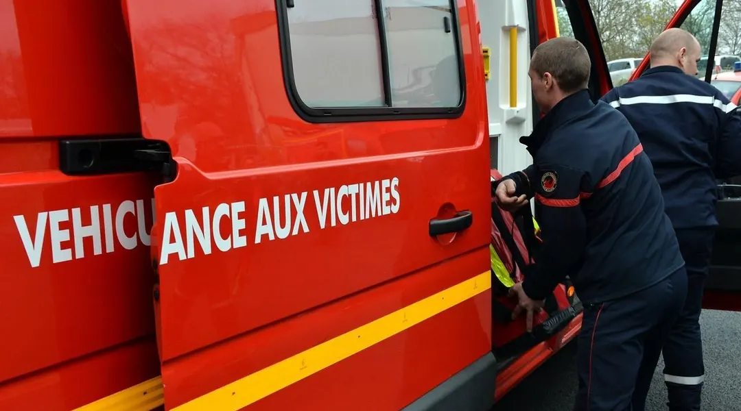 Un camion se renverse dans le fossé en Loire-Atlantique : le conducteur blessé est pris en charge