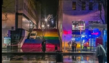 Accident insolite à Nantes : une voiture termine sa course en plein milieu d’un escalier