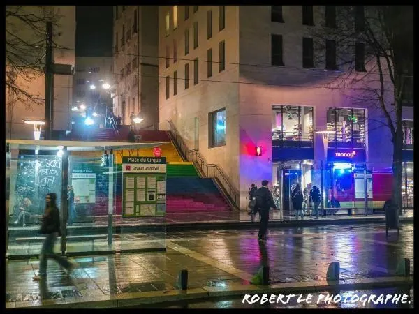 photo l’escalier est situé en centre-ville de nantes, entre le cours des 50-otages et la place bretagne.  ©  photo robert groussin