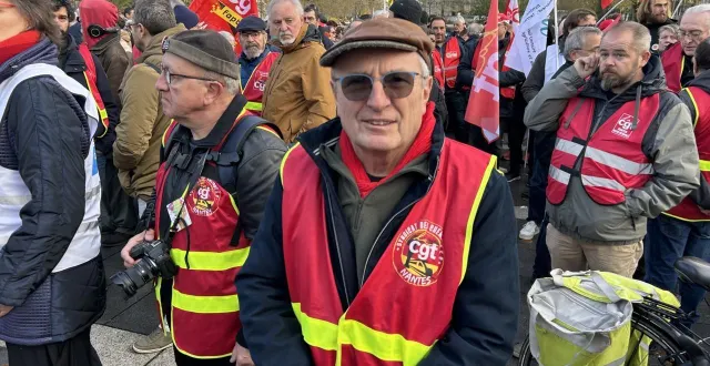 photo  éric thouzeau, en 1995, était à la cfdt. en 2003, il a migré avec les autres responsables cfdt cheminot à la cgt, où il milite toujours. il était ainsi présent, mardi 2 décembre, à la manifestation pour un budget décent.  ©  ouest-france 