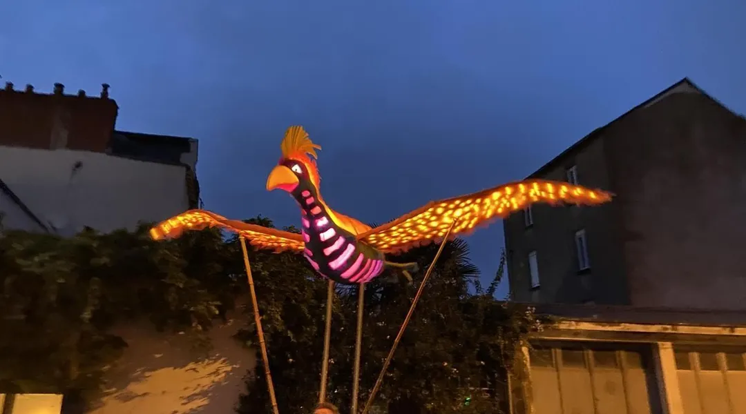 La sortie du jour : suivre la parade des oiseaux géants lumineux sur l’île de Nantes ce samedi