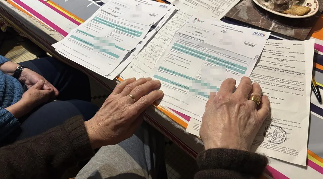 « C’est ubuesque » : ils reçoivent trois amendes de Paris pour leur voiture garée devant