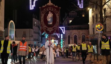 Des centaines de catholiques célèbrent l’Immaculée conception à Nantes
