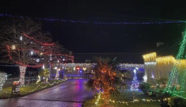 VIDÉO. Cette ferme s’illumine de 39 000 petites ampoules pour Noël : un lieu magique caché