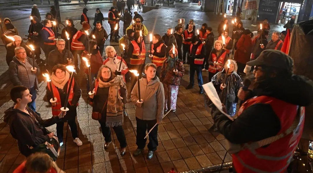 Une marche aux flambeaux dans les rues de Nantes contre « la politique d’austérité »