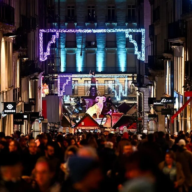 Les illuminations de Noël du voyage à Nantes en hiver enchantent le centre-ville. Franck Dubray / Ouest France photo les illuminations de noël du voyage à nantes en hiver enchantent le centre-ville. © franck dubray / ouest france