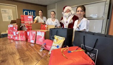 Le Père Noël de la Grande loge traditionnelle de France gâte les enfants hospitalisés au CHU de