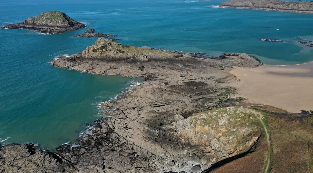 Trois kayakistes tombent à l’eau au large des côtes d’Ille-et-Vilaine, une femme de 58 ans