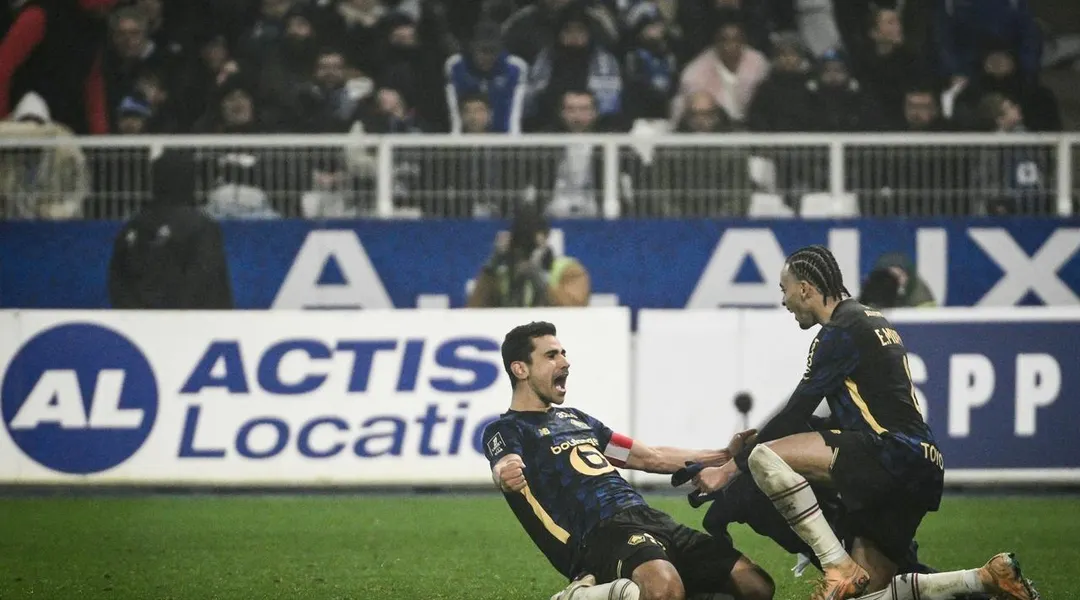 Ligue 1. Quatre cartons rouge, sept buts, bagarre… Lille s’impose à Auxerre dans un match