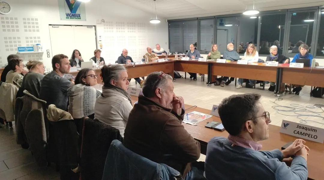 « Les élections approchent ! » : la foule pour ce conseil municipal au nord de Nantes