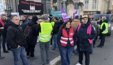 Une soixantaine d’éducateurs de rue manifestent devant le conseil départemental à Nantes