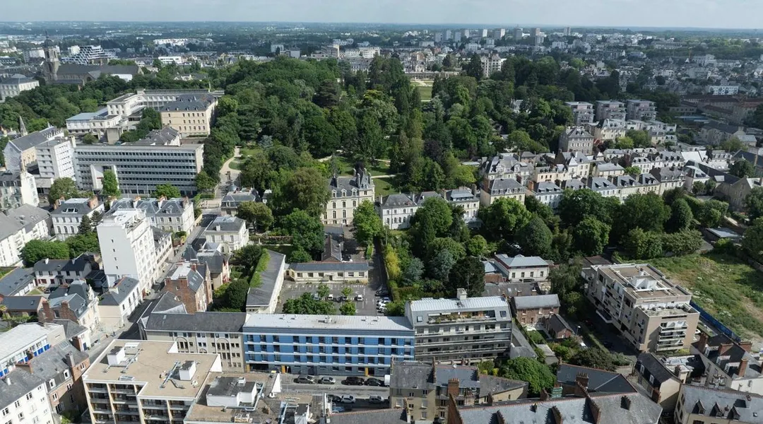 Ils volaient des téléphones sous la menace d’un couteau, dans le métro et au Thabor : deux