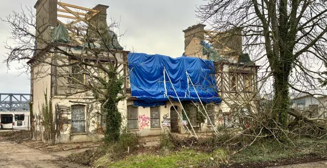 photo  lundi 15 décembre 2025, les travaux de réhabilitation du manoir de baud ont démarré dans ce quartier à l’est de rennes (ille-et-vilaine).  ©  ouest-france 