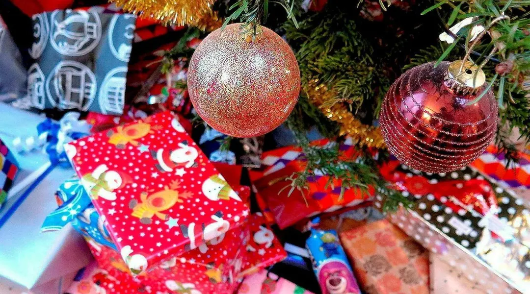 Jouets neufs, livres, cartes…. Des cadeaux par milliers pour plus de 1 400 enfants grâce au