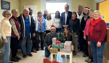 «Une touche de chaleur humaine» : au nord de Nantes, cette étudiante prépare des colis pour les