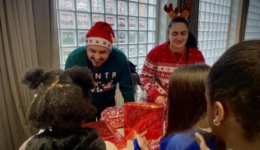 « À Noël, le bonheur est pour tout le monde » : à Rennes, 120 enfants repartent de Maurepas