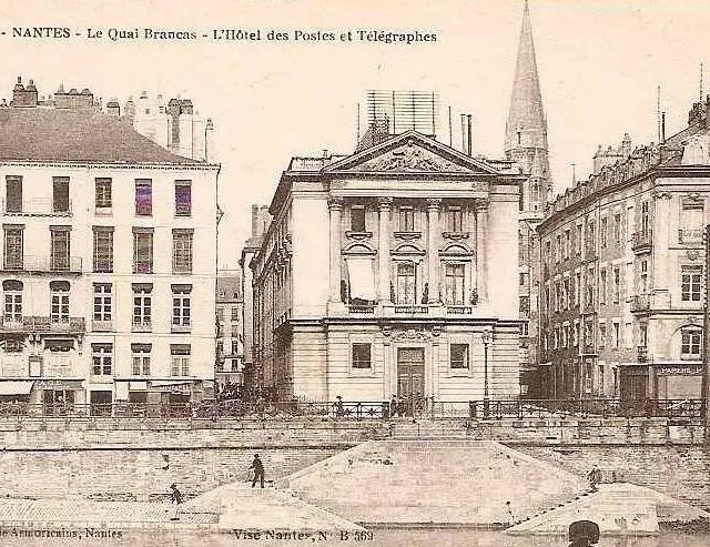 photo l’ancien hôtel de la poste, quai brancas.  ©  collection cpa