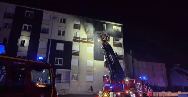 photo  un incendie s’est déclaré à 1 h 30 du matin le 27 décembre 2025, au square du dr fernand jacques à rennes (ille-et-vilaine). 26 personnes ont été évacuées, dont 11 en urgence relative.  ©  ouest-france 