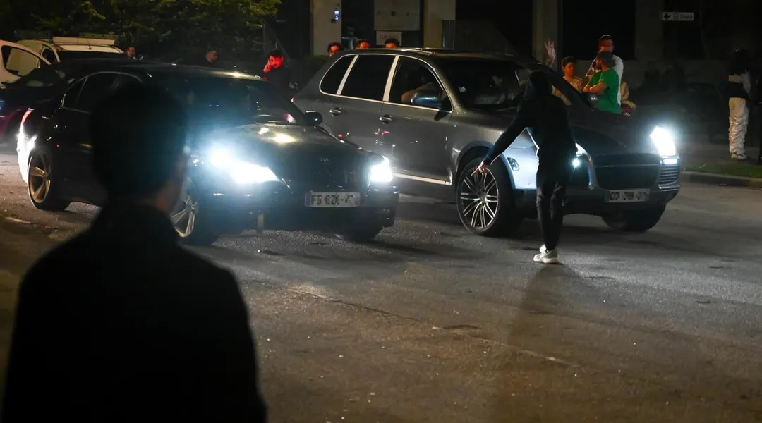 Près de 70 voitures rassemblées pour faire la course lors de runs sauvages, samedi soir près de