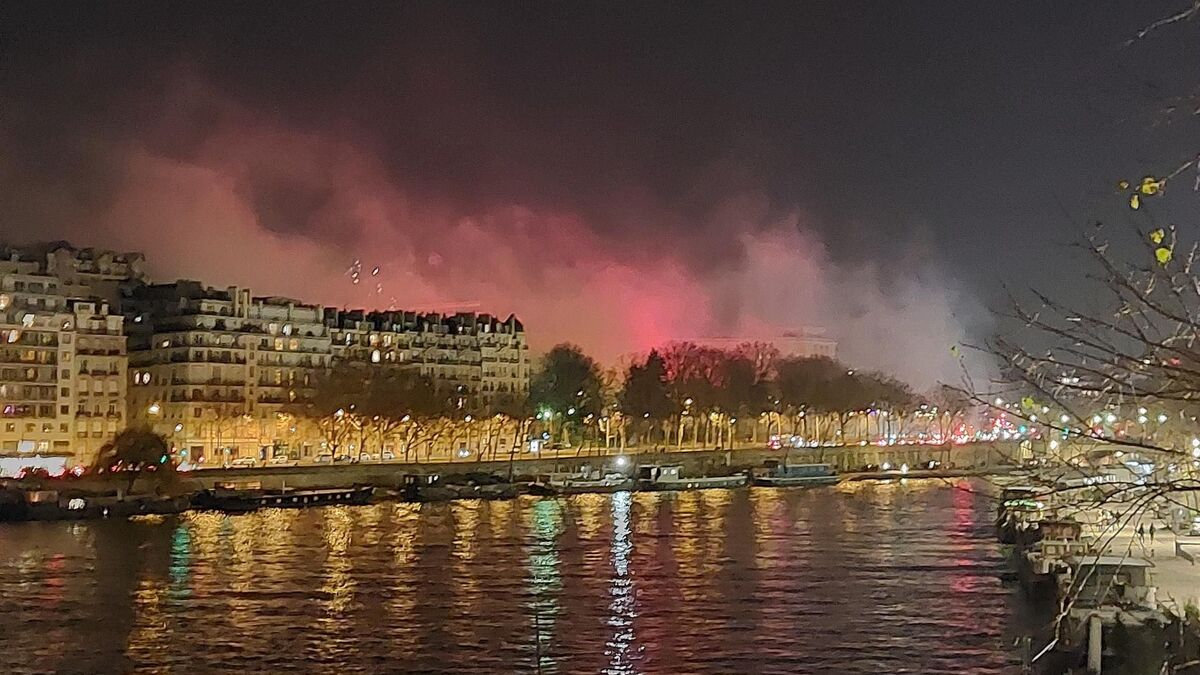 Paris : encore un feu d’artifice tiré illégalement au Trocadéro, 40 interpellations