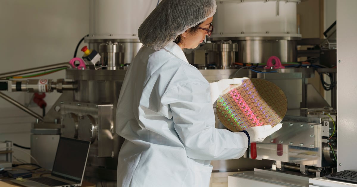 A Grenoble, Quobly met en oeuvre sa première puce quantique pour fin 2026, avec l’appui de STMicroelectronics