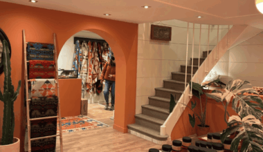 1. Mode ethnique et artisanat, tapis et textiles colorés à Big City Nantes.