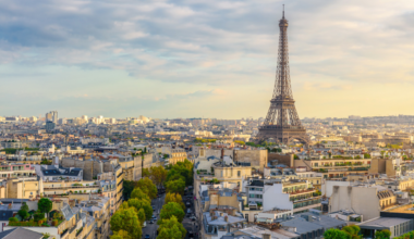 Selon la Commission européenne, 10 % des citadins sont en situation de surcharge financière et près de la moitié devraient contracter un crédit de plus de 20 ans pour acquérir un logement de 25 m² - Crédits :