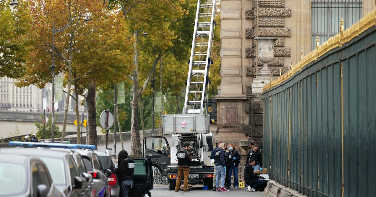 Casse du siècle au Louvre : des images "exclusives" dévoilées, les voleurs auraient pu être stoppés "à 30 secondes près"