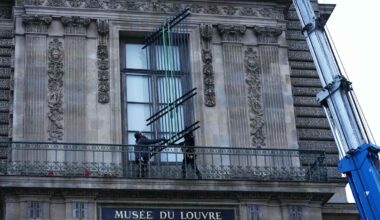 Casse du Louvre : une grille de protection a été installée sur la fenêtre de la galerie d’Apollon