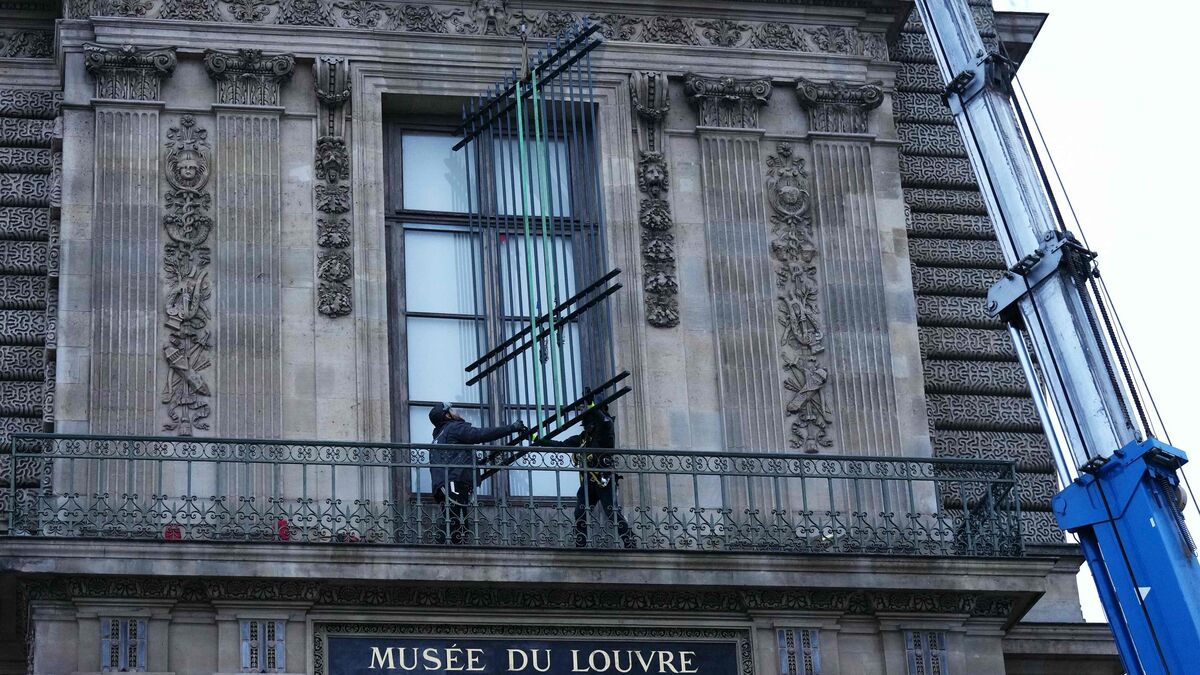 Casse du Louvre : une grille de protection a été installée sur la fenêtre de la galerie d’Apollon
