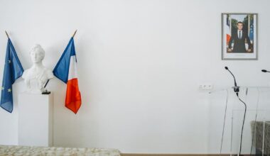 La préfecture de Seine-et-Marne refuse la démission du maire opposé au mariage d’un étranger sous OQTF – Libération