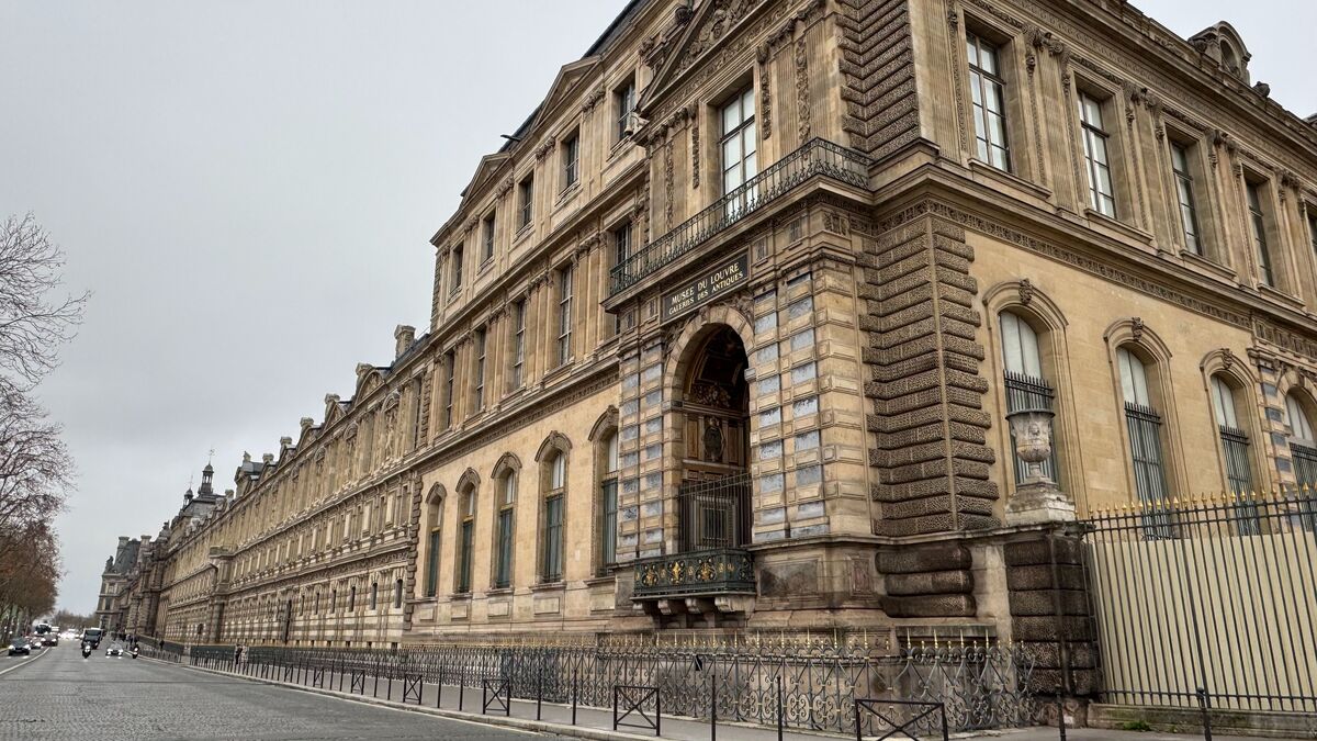Musée du Louvre : potelets, barrières… la sécurité renforcée sous la fenêtre du casse