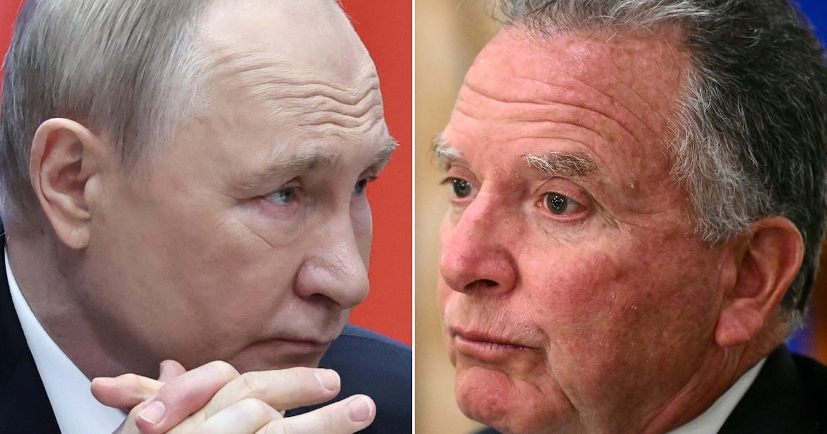 A gauche, le président russe Vladimir Poutine, le 26 novembre 2025 au palais présidentiel du Kirghizstan, à Bichkek; à droite, l'émissaire américain Steve Witkoff, le 26 août 2025 à la Maison Blanche, à Washington