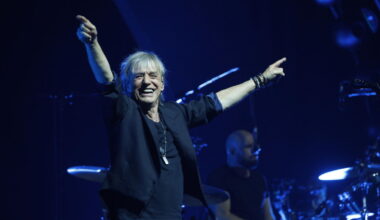 Jean-Louis Aubert en concert à Paris La Défense Arena : 3 heures de folle énergie, Vianney, Louane, Raphaël et M invités
