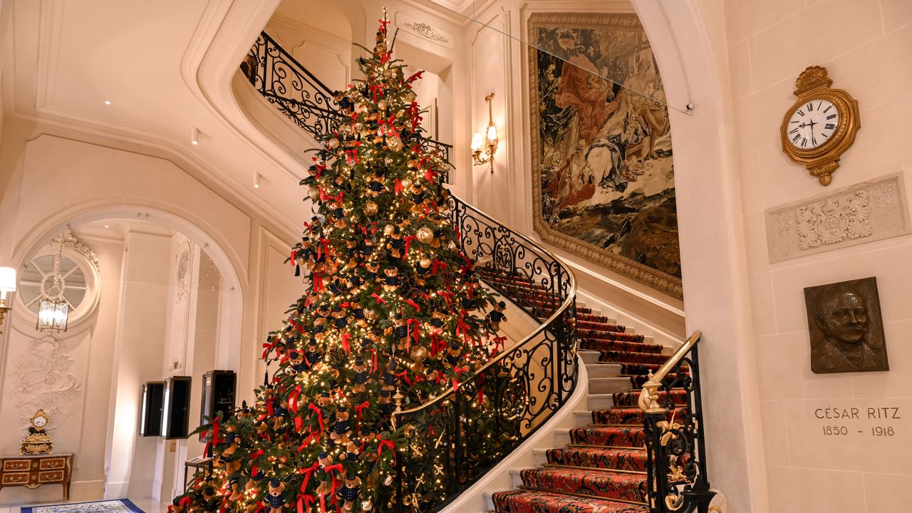 Noël 2025: les plus beaux sapins d'hôtels à Paris