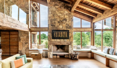 salon décoration contemporaine maison de campagne en pierres rénovée
