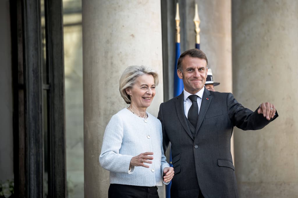 Emmanuel Macron et Ursula von der Leyen sur le perron de l'Elysée, le 17 octobre. Credit:NICOLAS MESSYASZ/SIPA/2510202330