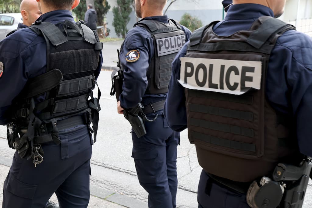 Cinq policiers ont été légèrement blessés. © Photo Alain ROBERT/SIPA