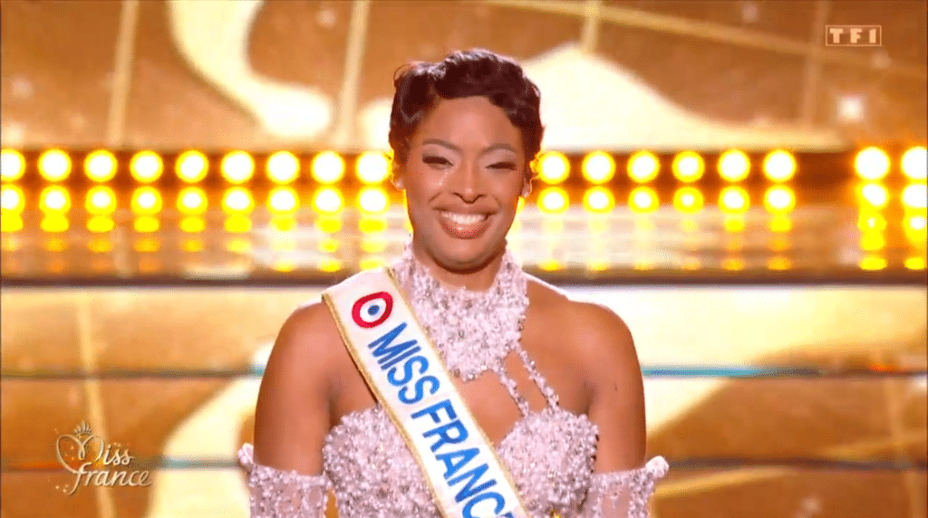 Miss France 2026 : après une année compliquée, Angélique-Angarni Filopon en larmes sur la scène du Zénith d'Amiens
