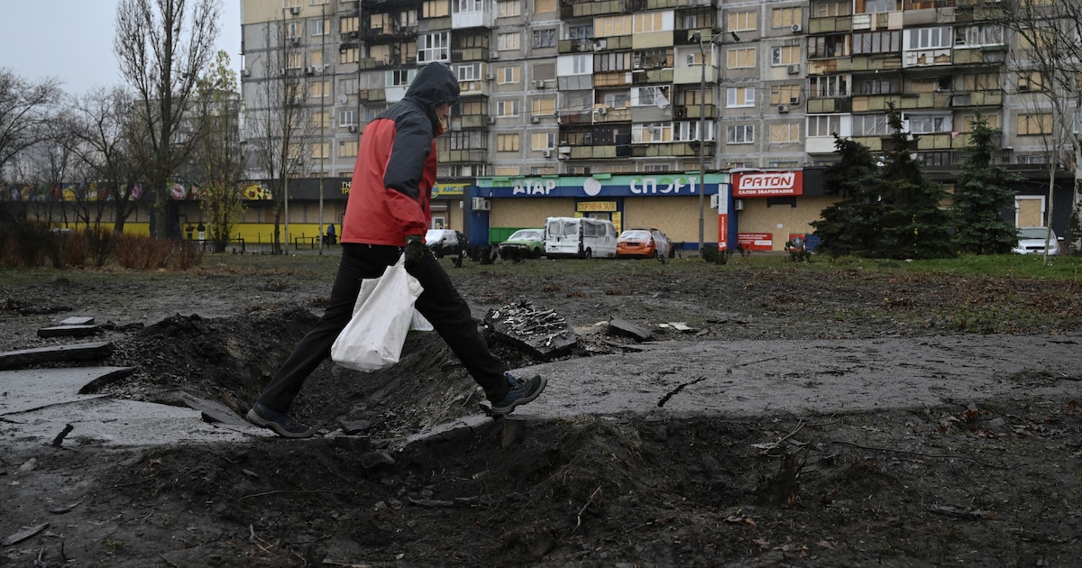 Un complexe résidentiel endommagé par un bombardement russe à Kiev, le 3 décembre 2025