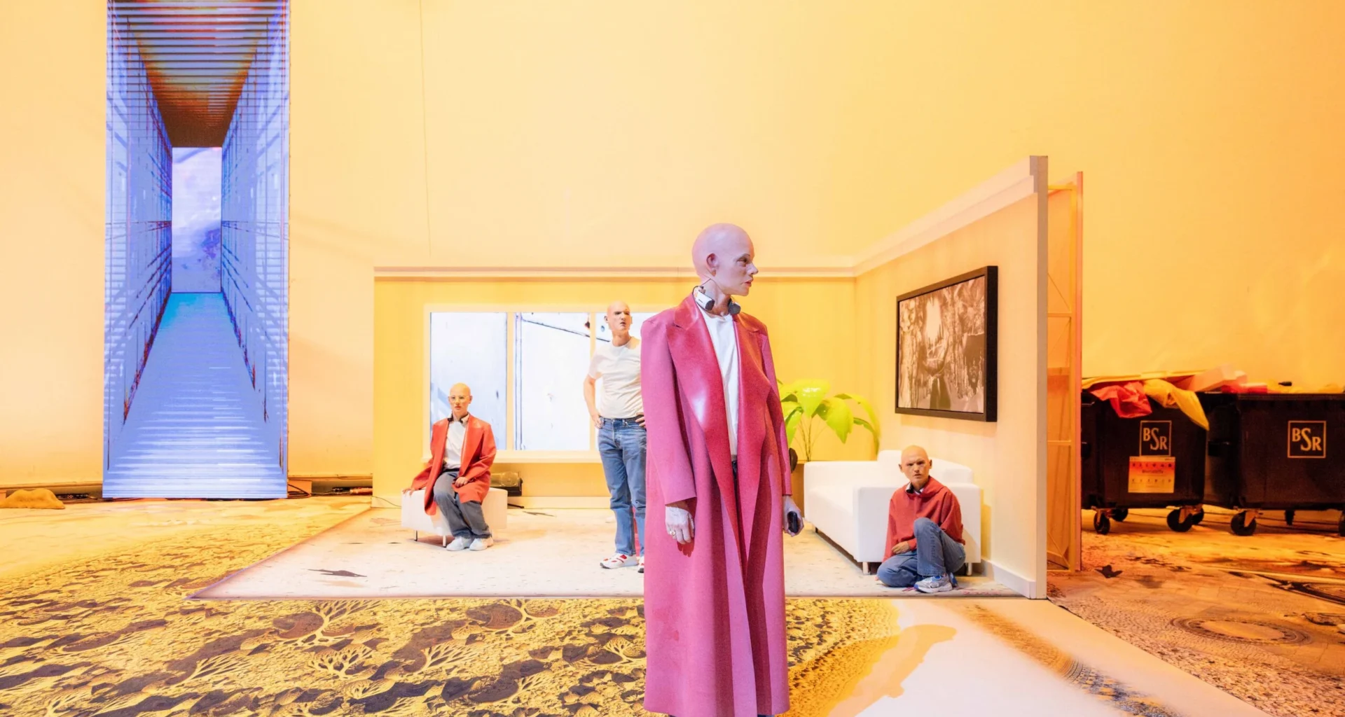 The Work, conception de Suzanne Kennedy et Markus Selg, à l’Odéon, Ateliers Berthier, Paris