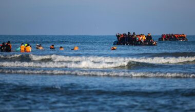 Les traversées de la Manche par des migrants ont repris après un mois d’accalmie, Londres enrage