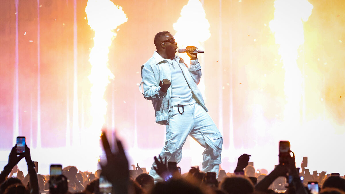 Gims en concert à Paris la Défense Arena : 2h10 de tubes, trois titres avec son frère et un public en feu