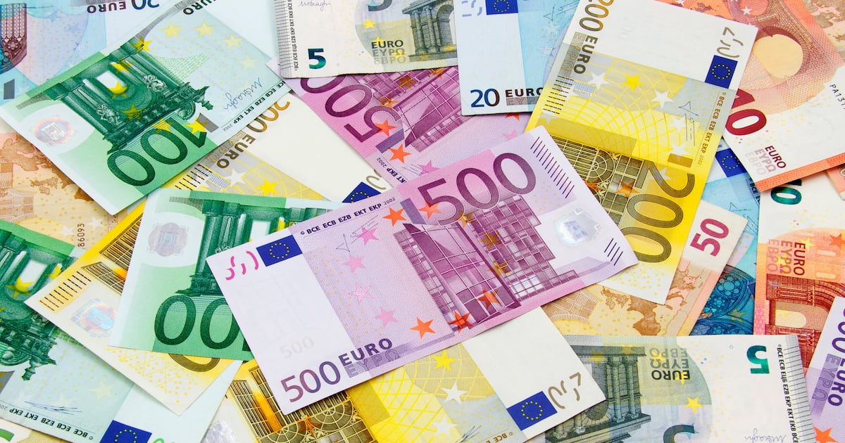 ÉDITO. Pierre-Antoine Delhommais - Comment la France profite de l'euro sans respecter ses règles budgétaires en 2025