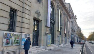 Le maire de Clichy impose le film « Sacré Cœur » au cinéma municipal et pousse son directeur à la démission