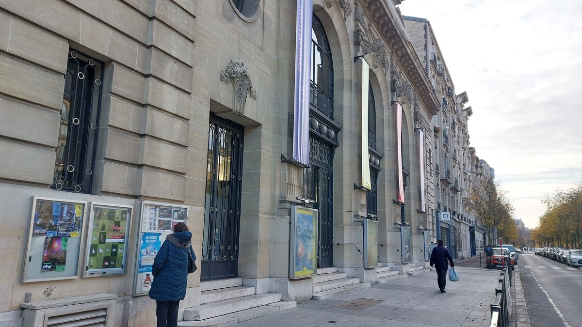 Le maire de Clichy impose le film « Sacré Cœur » au cinéma municipal et pousse son directeur à la démission