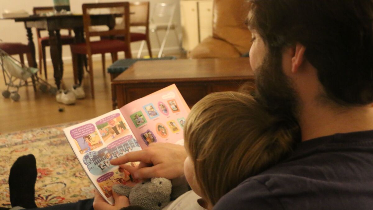 « Un huis clos avec leur bébé » : à Paris, le quotidien sans répit des jeunes parents sans famille à proximité