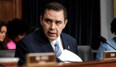 Donald Trump accuse un élu démocrate de déloyauté, après l’avoir gracié