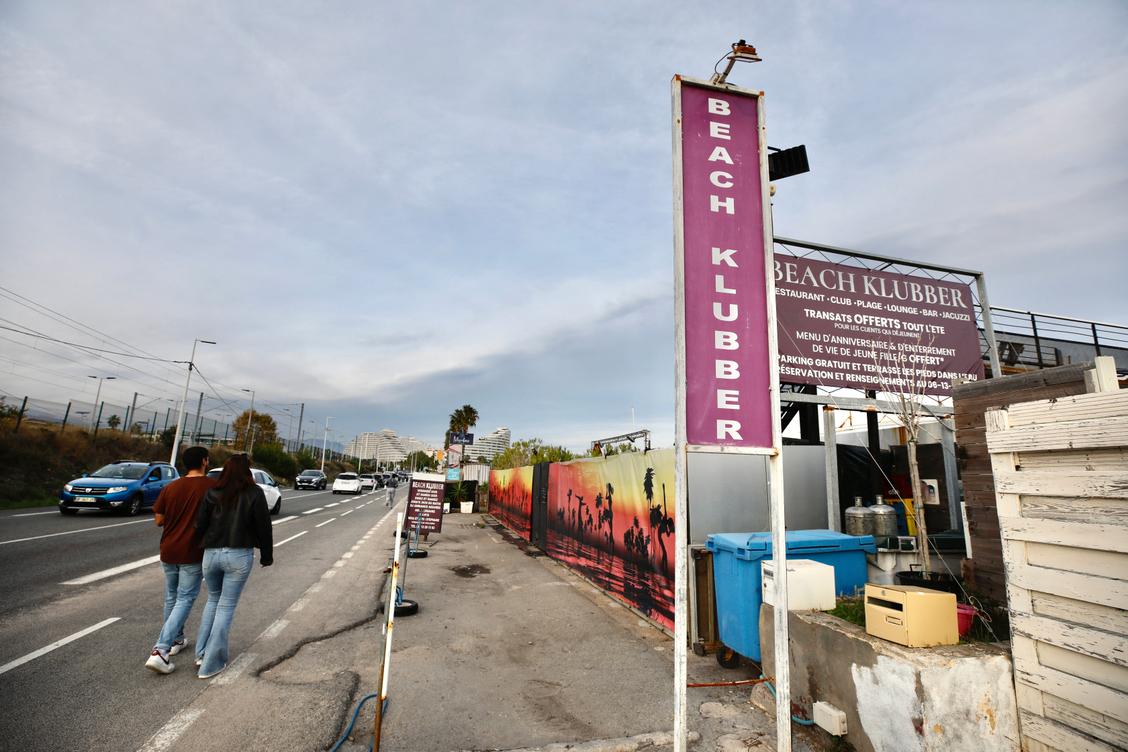 Pourquoi le maire de Villeneuve-Loubet accuse plusieurs plages de sa commune d’être hors-la-loi ?