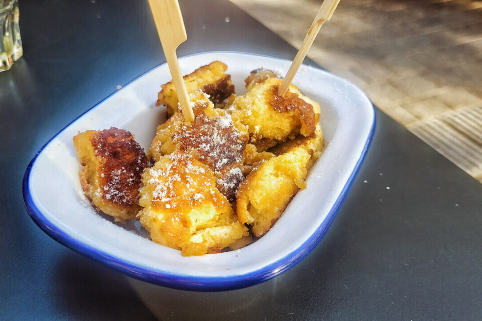 Mi-crêpe, mi-pancake, le Kaiserschmarrn servi chez KOPI